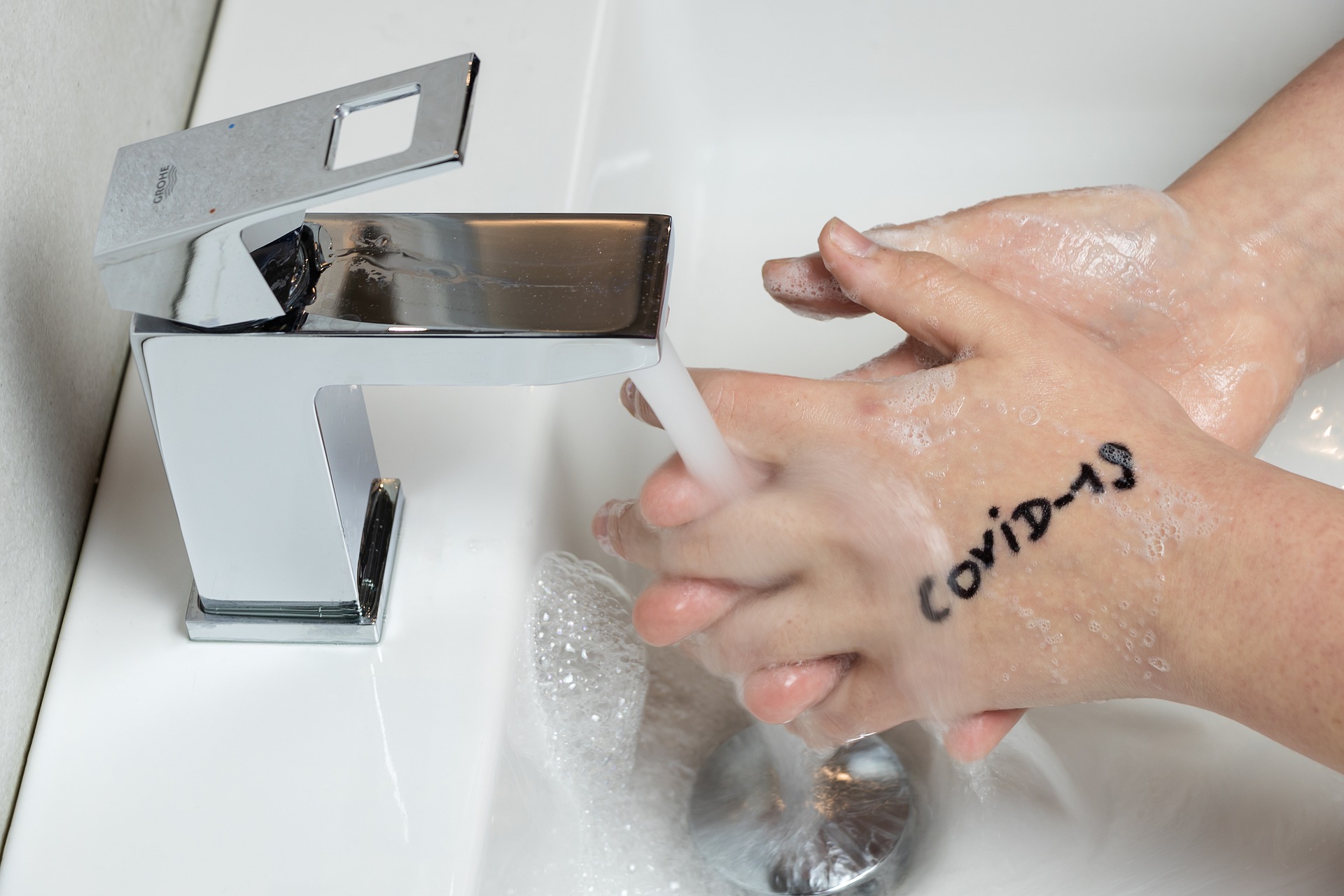 Comment nettoyer un robinet en chrome ?